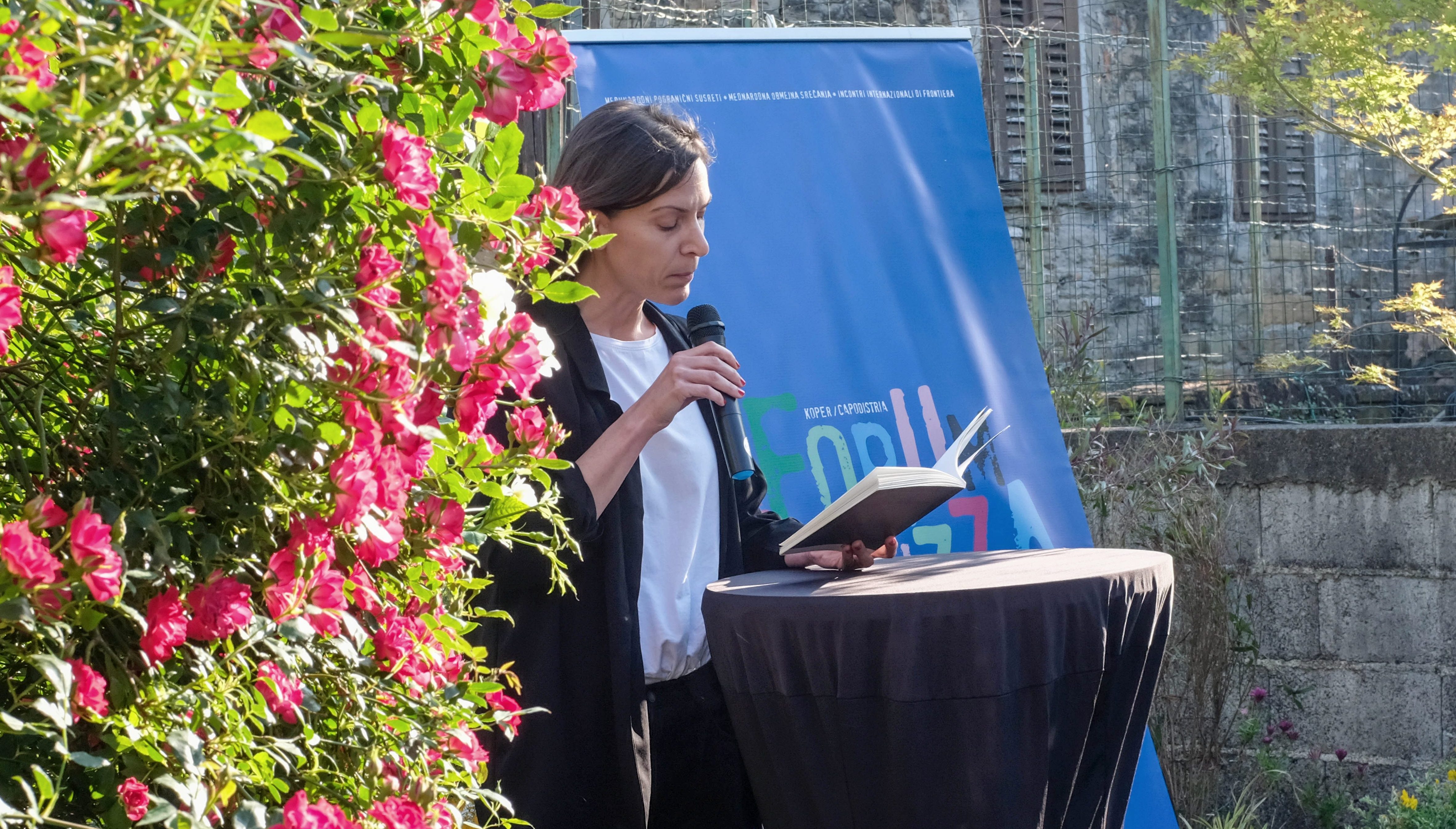 Dragičević, Nina: Ljudje, ki imajo šest prstov (2023)