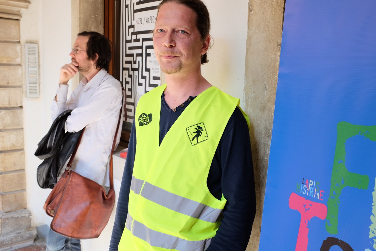 Gašper Malej, Alessandro Salvi, 19. Forum Tomizza, Pesnik na cesti / Poeta in corso, dvorišče palače De Franceschi, Tumova 2, Koper / Capodistria, 17. 5. 2018 (foto Zaneto Paulin)