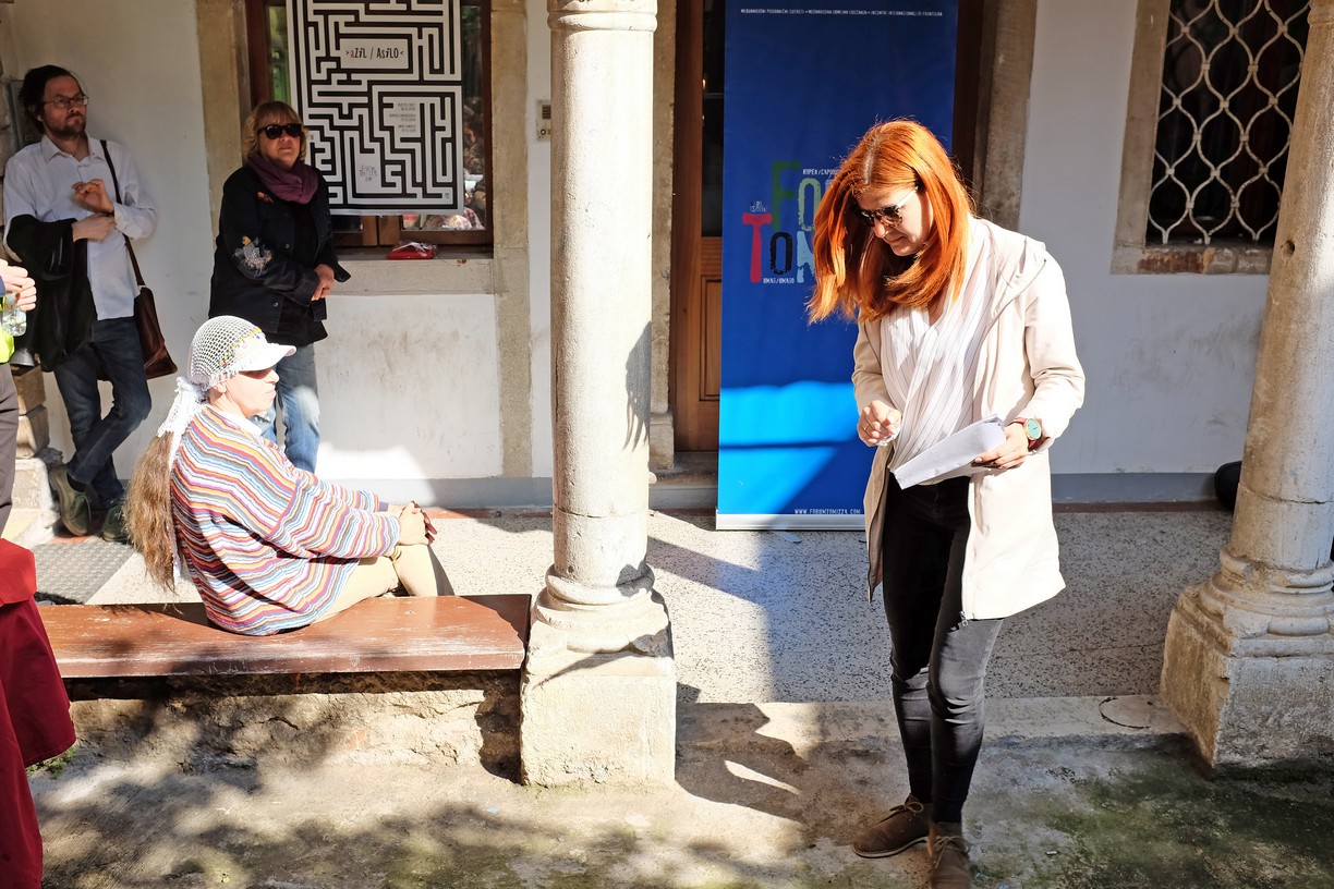 Tanja Stupar Trifunović, 19. Forum Tomizza, Pesnik na cesti / Poeta in corso, dvorišče palače De Franceschi, Tumova 2, Koper / Capodistria, 17. 5. 2018 (foto Zaneto Paulin)